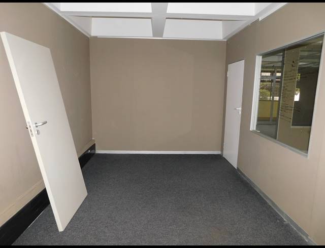 108M² OFFICE TO LET IN FERNDALE